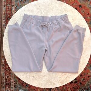 Lululemon On the Fly Jogger in Silverscreen / Sz 10